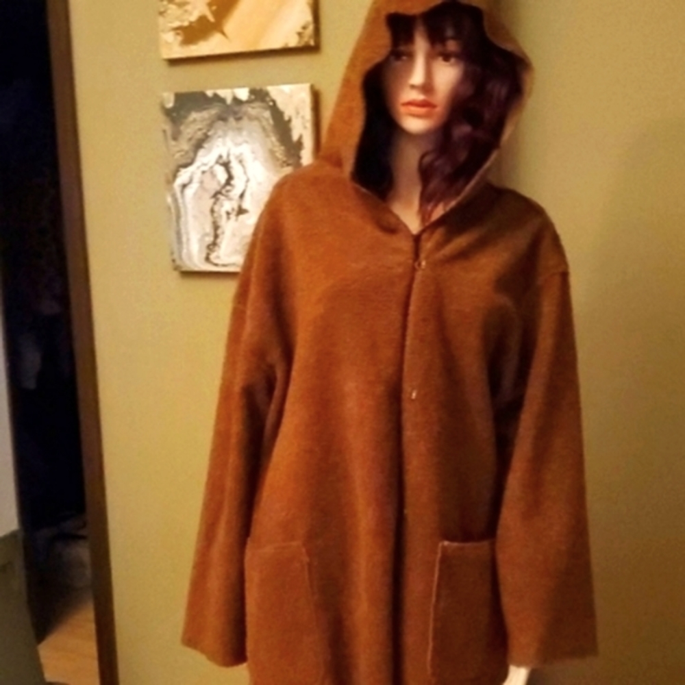 Fall jacket with hood. Pockets on both sides. Wear open or closed.